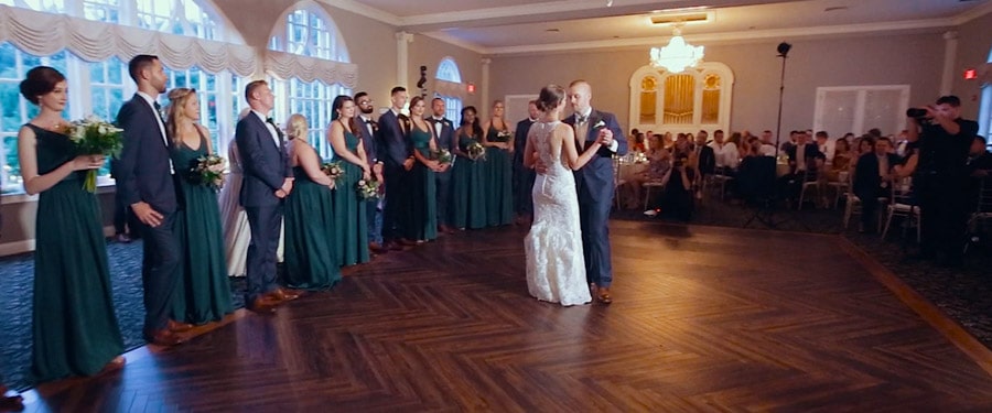 Dansul mirilor la nunta in stil american